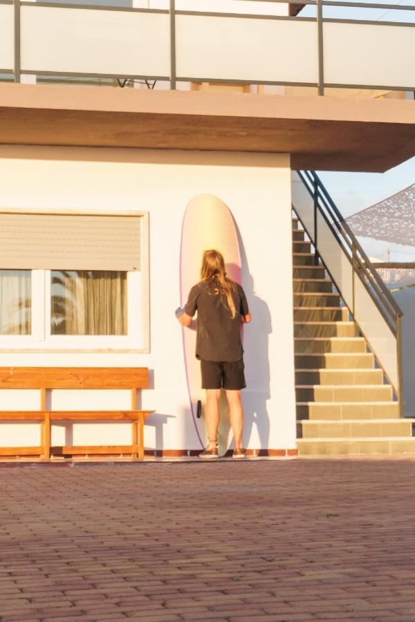 Hospedium Hostel Republica Surf House Ericeira Bagian luar foto