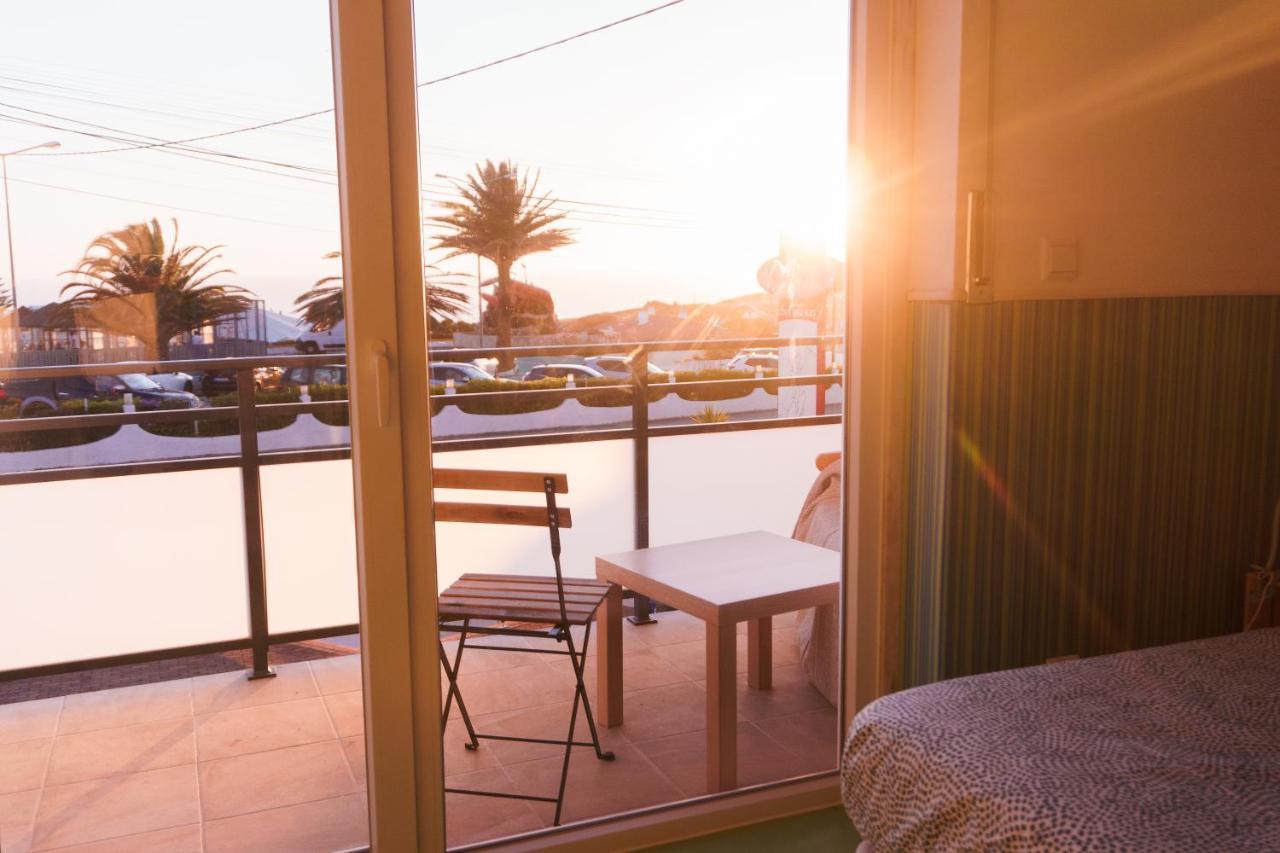 Hospedium Hostel Republica Surf House Ericeira Bagian luar foto