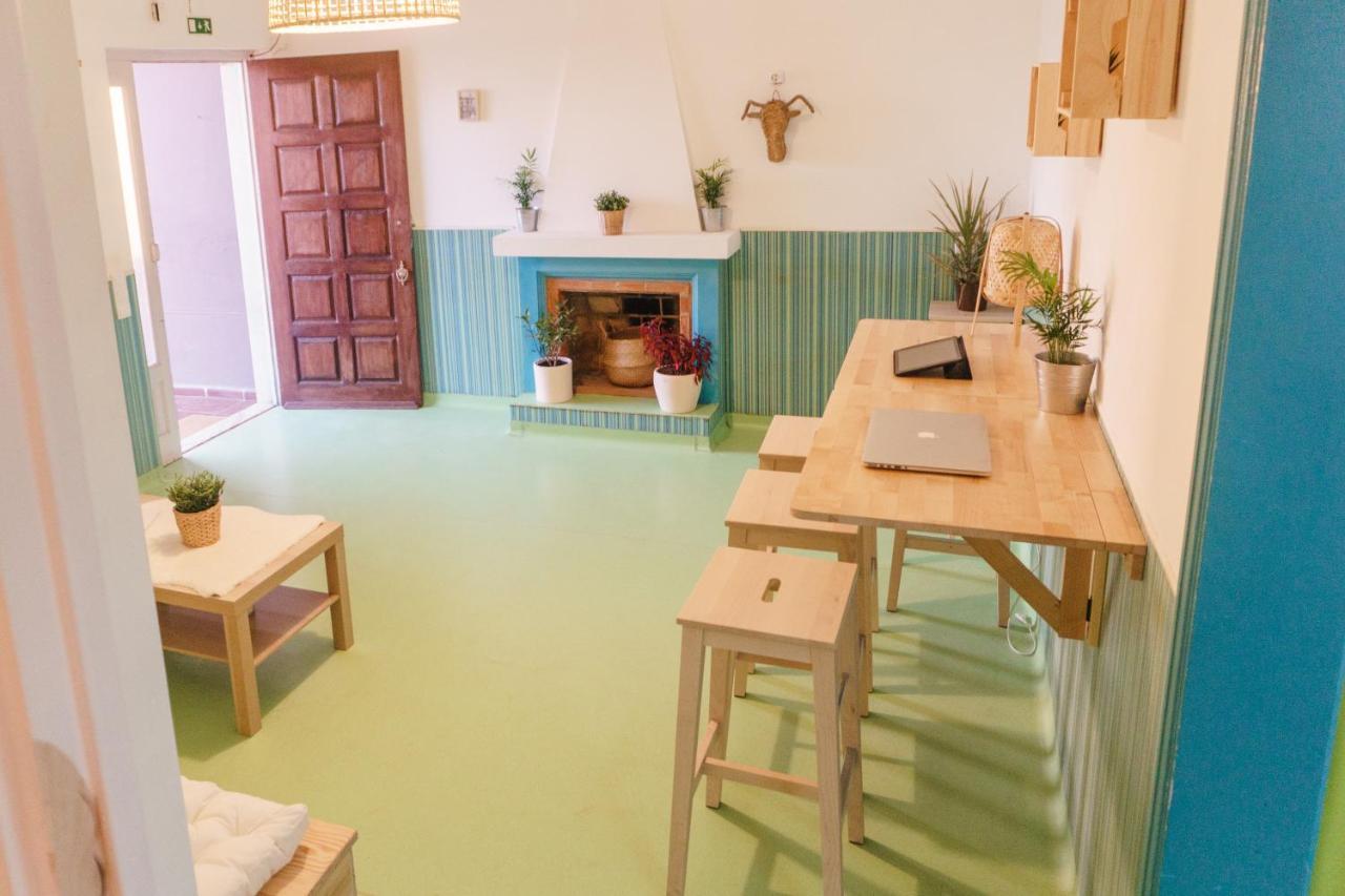 Hospedium Hostel Republica Surf House Ericeira Bagian luar foto