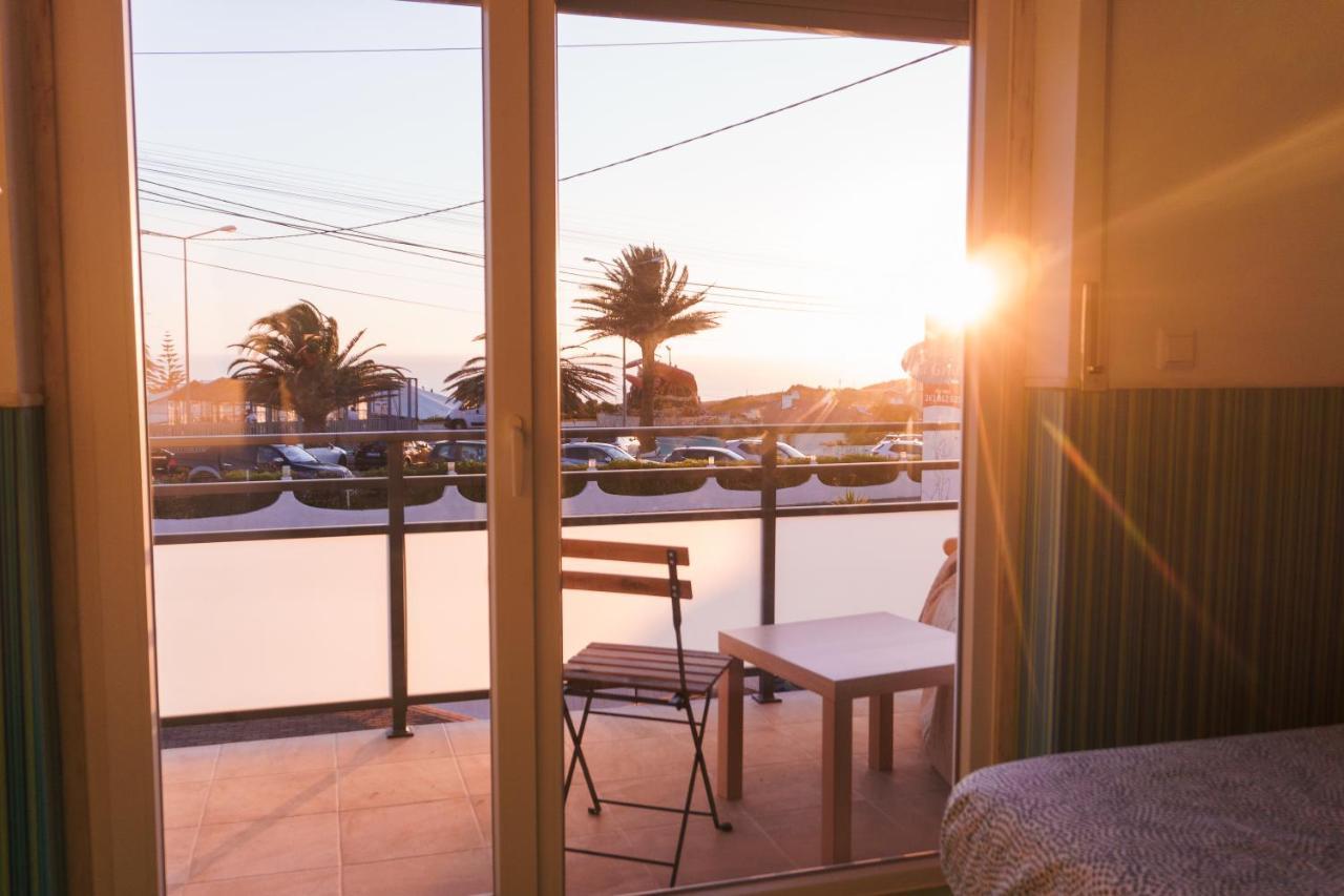 Hospedium Hostel Republica Surf House Ericeira Bagian luar foto