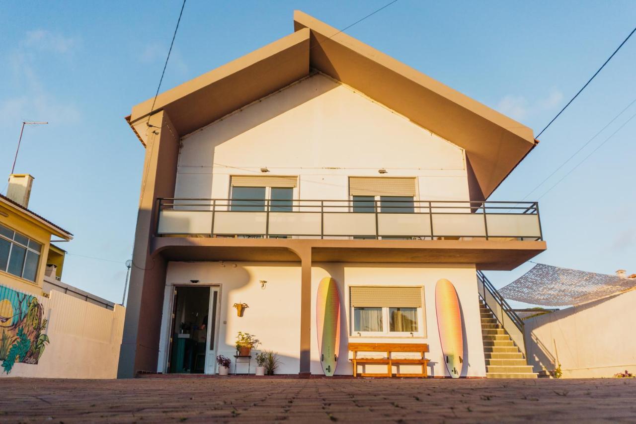Hospedium Hostel Republica Surf House Ericeira Bagian luar foto