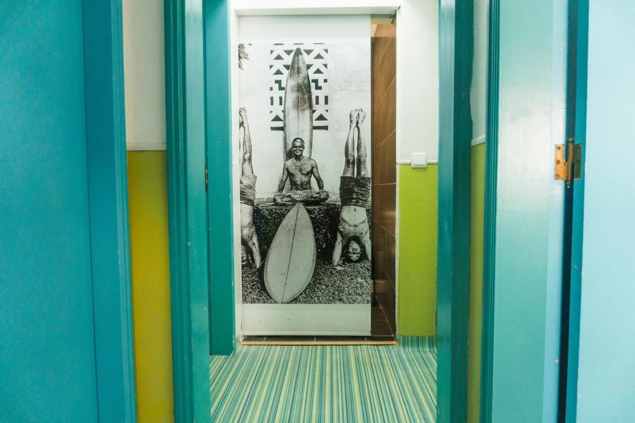 Hospedium Hostel Republica Surf House Ericeira Bagian luar foto