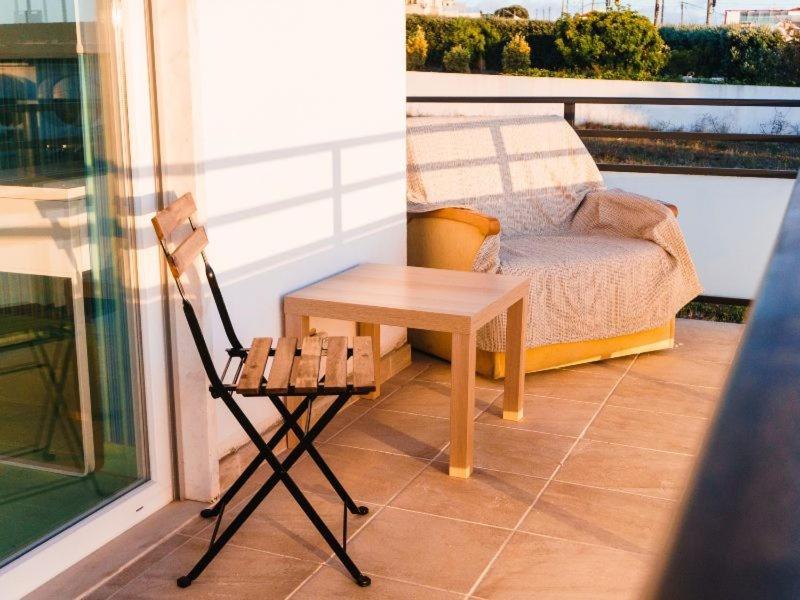 Hospedium Hostel Republica Surf House Ericeira Bagian luar foto